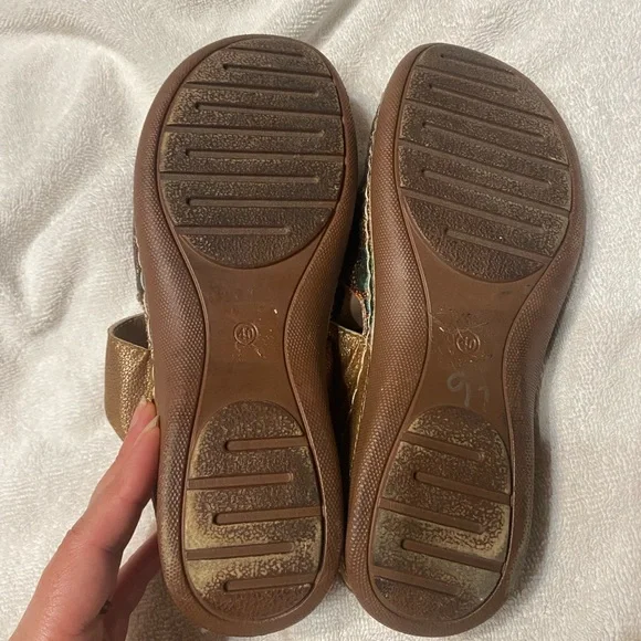 Floral Patterned Clogs - Picture 4 of 4